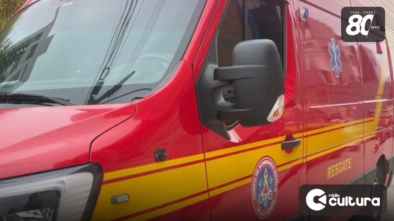 Motociclista de 36 anos se fere após derrapar e cair na Rua Raimunda Marques Guimarães, em Lavras