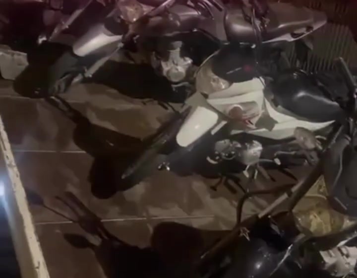 Parte das motocicletas recolhidas pela PM durante o feriado prolongado em Lavras. Imagem: Divulgação/PMMG