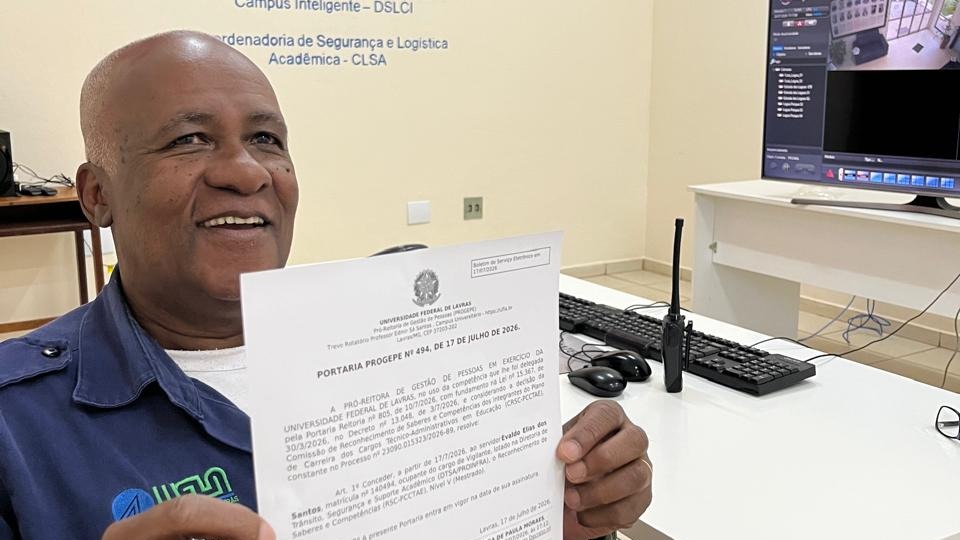 Dia do Servidor Público: vigilante há mais de 35 anos na UFLA, Evaldo Santos é o primeiro a ter a experiência reconhecida