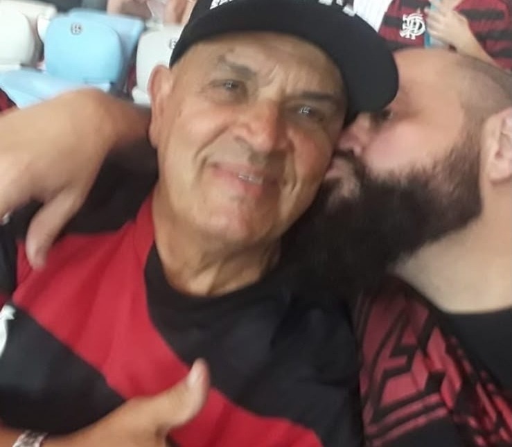 Nerval Alves da Rocha Filho com o filho André no Maracanã, em 2019. Foto: arquivo pessoal da família Rocha