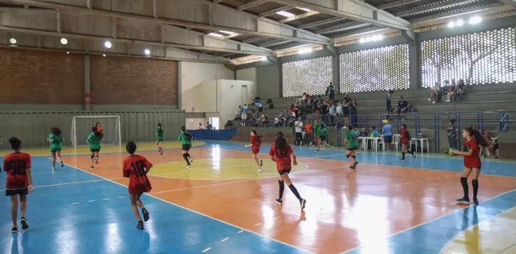 Partida de handebol em etapa dos Jogos do Interior de Minas (imagem ilustrativa). Foto: Divulgação/Prefeitura de Vespasiano