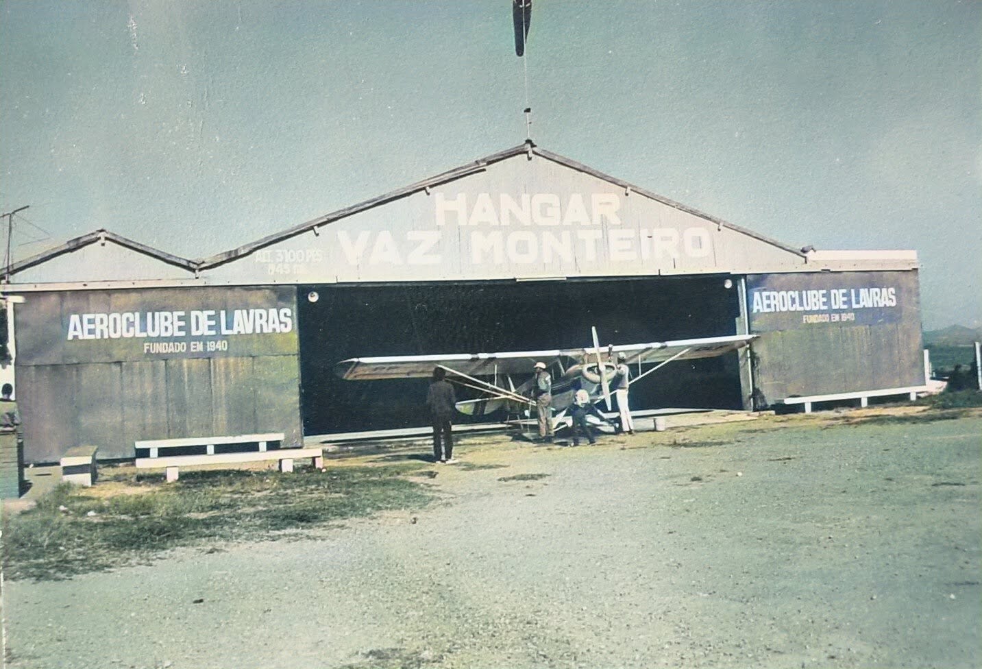 O Hangar Vaz Monteiro, do Aeroclube de Lavras, fundado em 1940 · Foto: acervo do grupo Memória e Patrimônios de Lavras MG