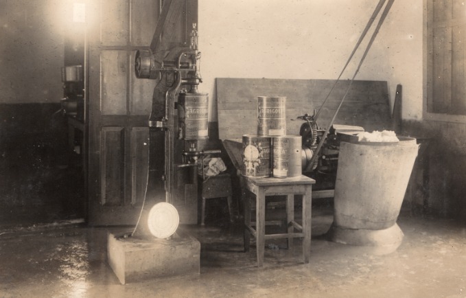 Os equipamentos de salga e embalagem da manteiga, na década de 1930