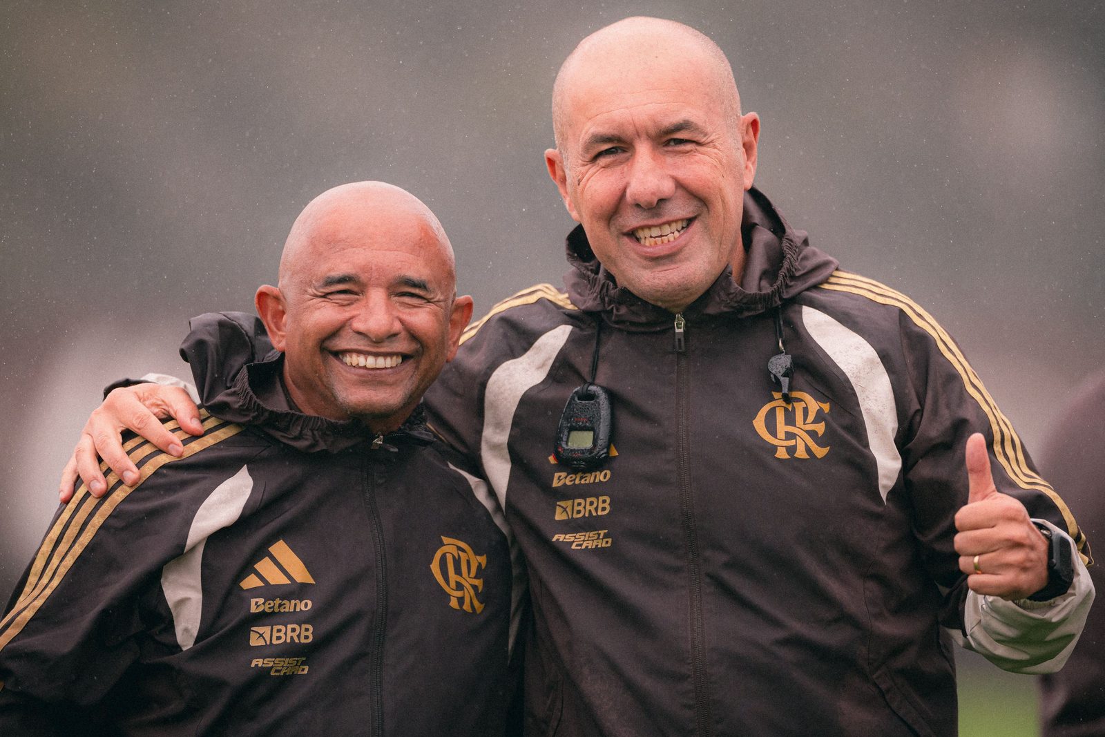 Leonardo Jardim comanda atividade do elenco no Ninho do Urubu