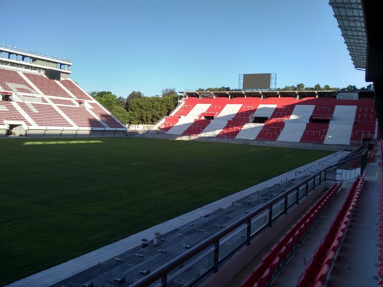 Estádio Jorge Luis Hirschi, em La Plata, palco do jogo de ida da semifinal da Libertadores