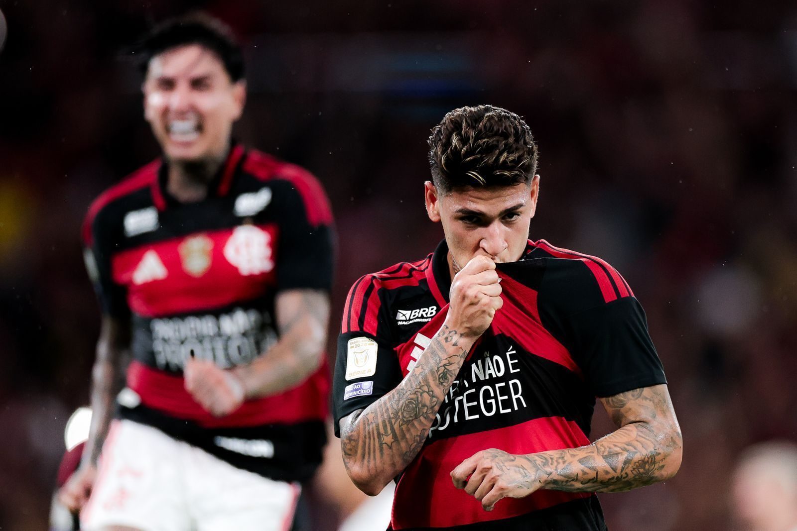 Carrascal comemora gol pelo Flamengo