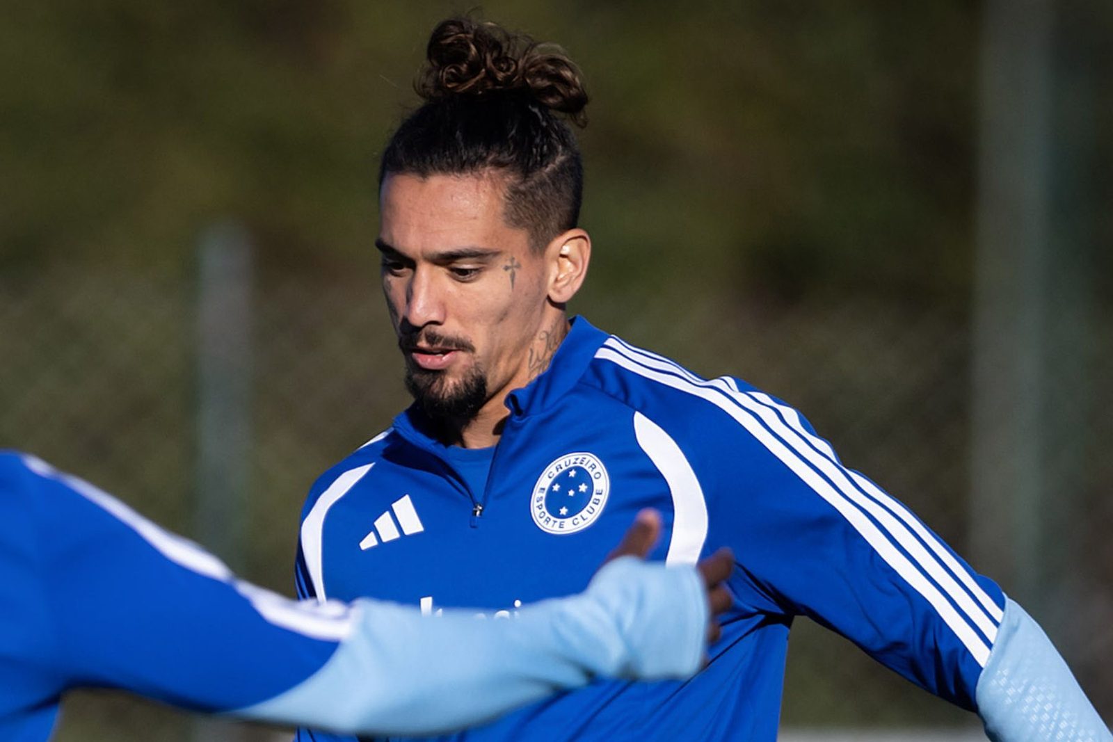 Chico da Costa em treino pelo Cruzeiro; atacante foi emprestado ao Fortaleza