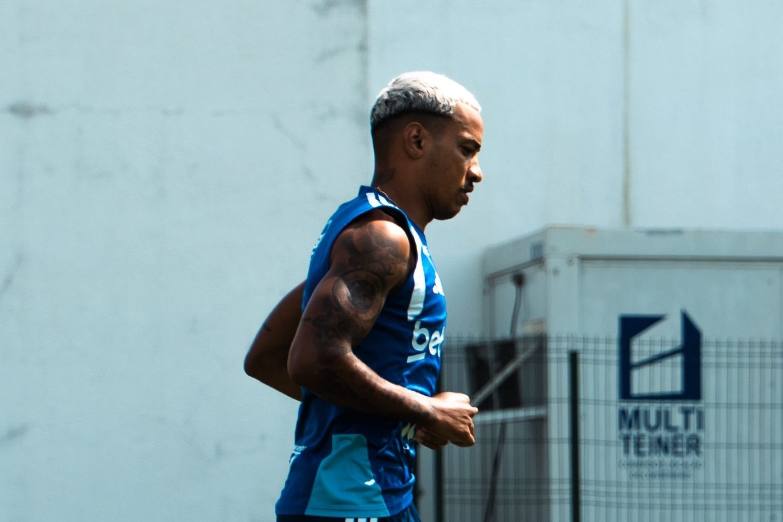 Matheus Pereira durante treino do Cruzeiro na Toca da Raposa