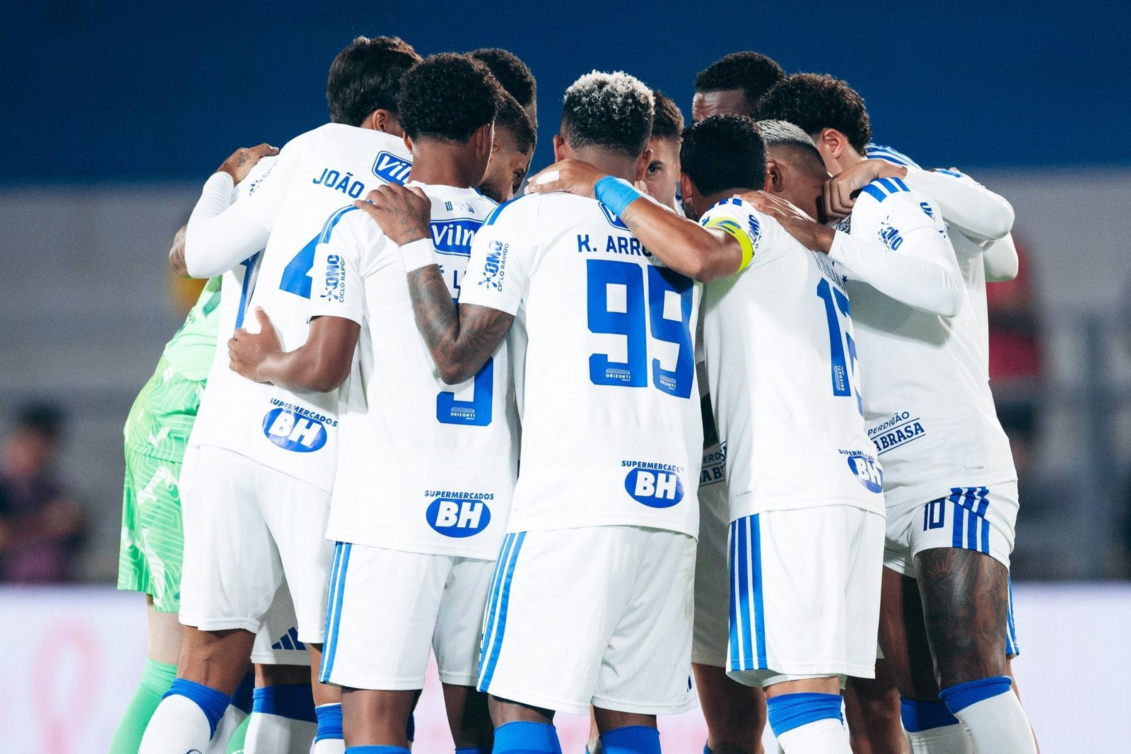 Time do Cruzeiro reunido antes da partida contra o Bragantino