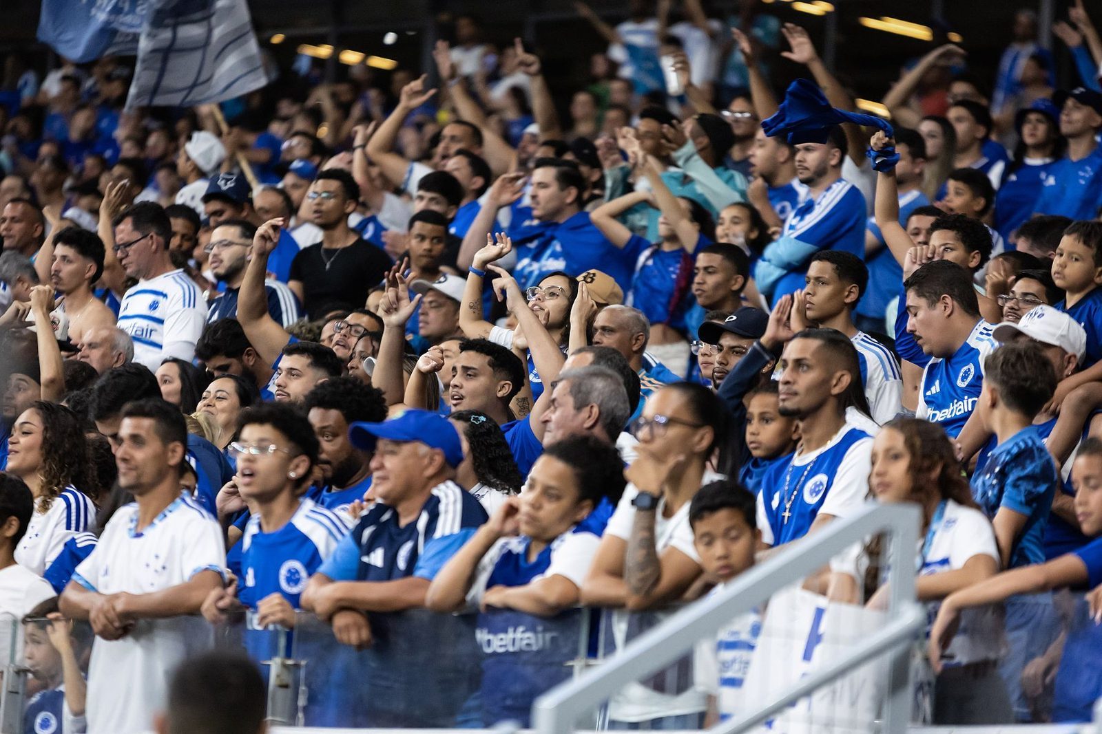 Torcida do Cruzeiro no Mineirão, palco do jogo contra o Athletico Paranaense neste domingo