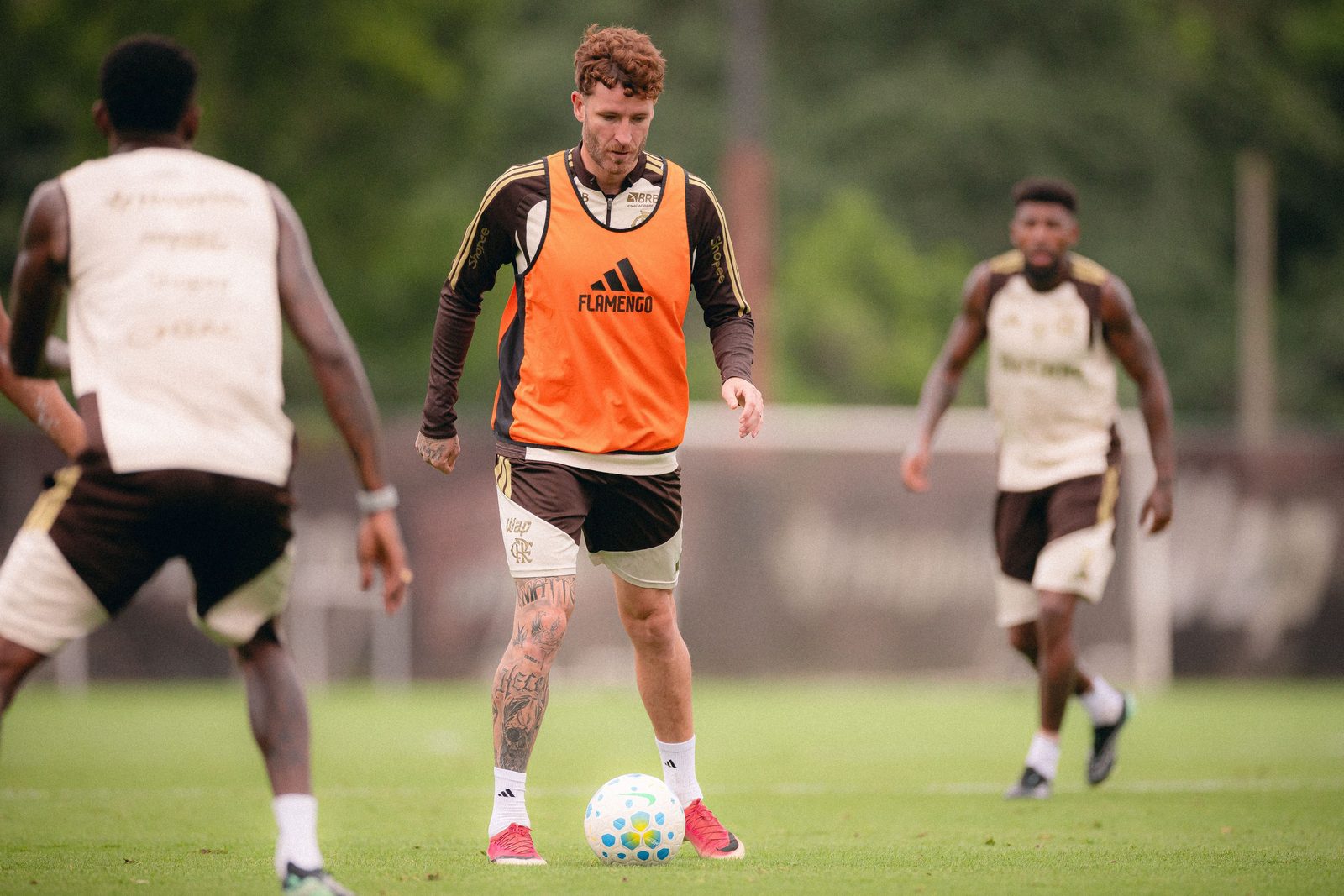 Elenco do Flamengo em treino no Ninho do Urubu durante a Data-Fifa
