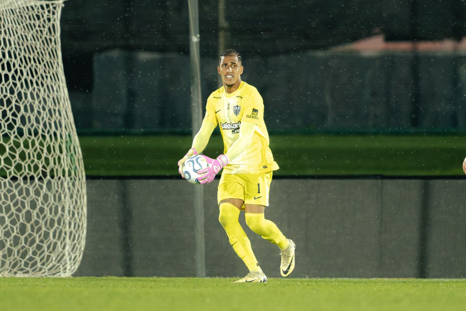 Gabriel Delfim jogou as 11 partidas em que Everson ficou de fora