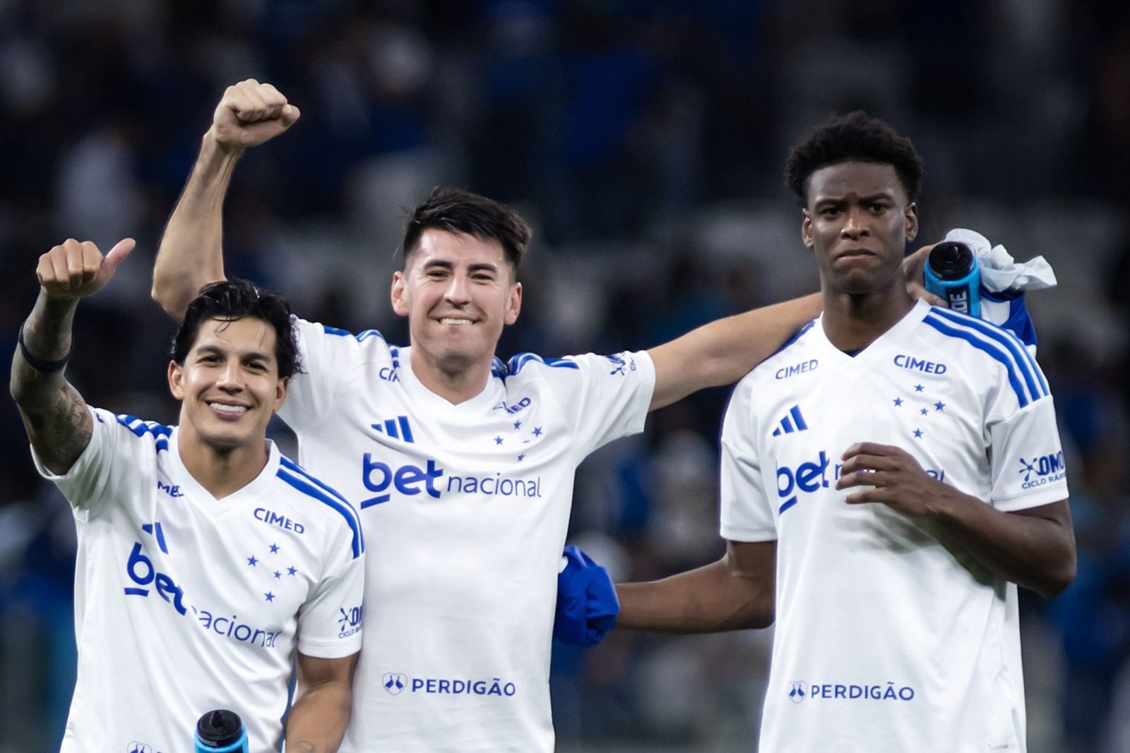 Lucas Romero, Lucas Villalba e Jonathan Jesus em jogo do Cruzeiro
