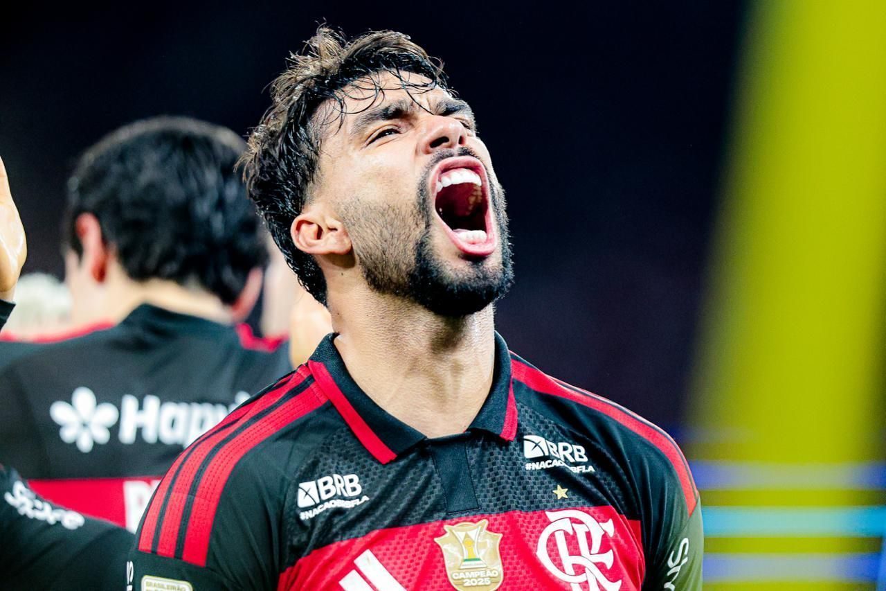 Lucas Paquetá comemora o segundo gol do Flamengo sobre o Mirassol, no Maracanã