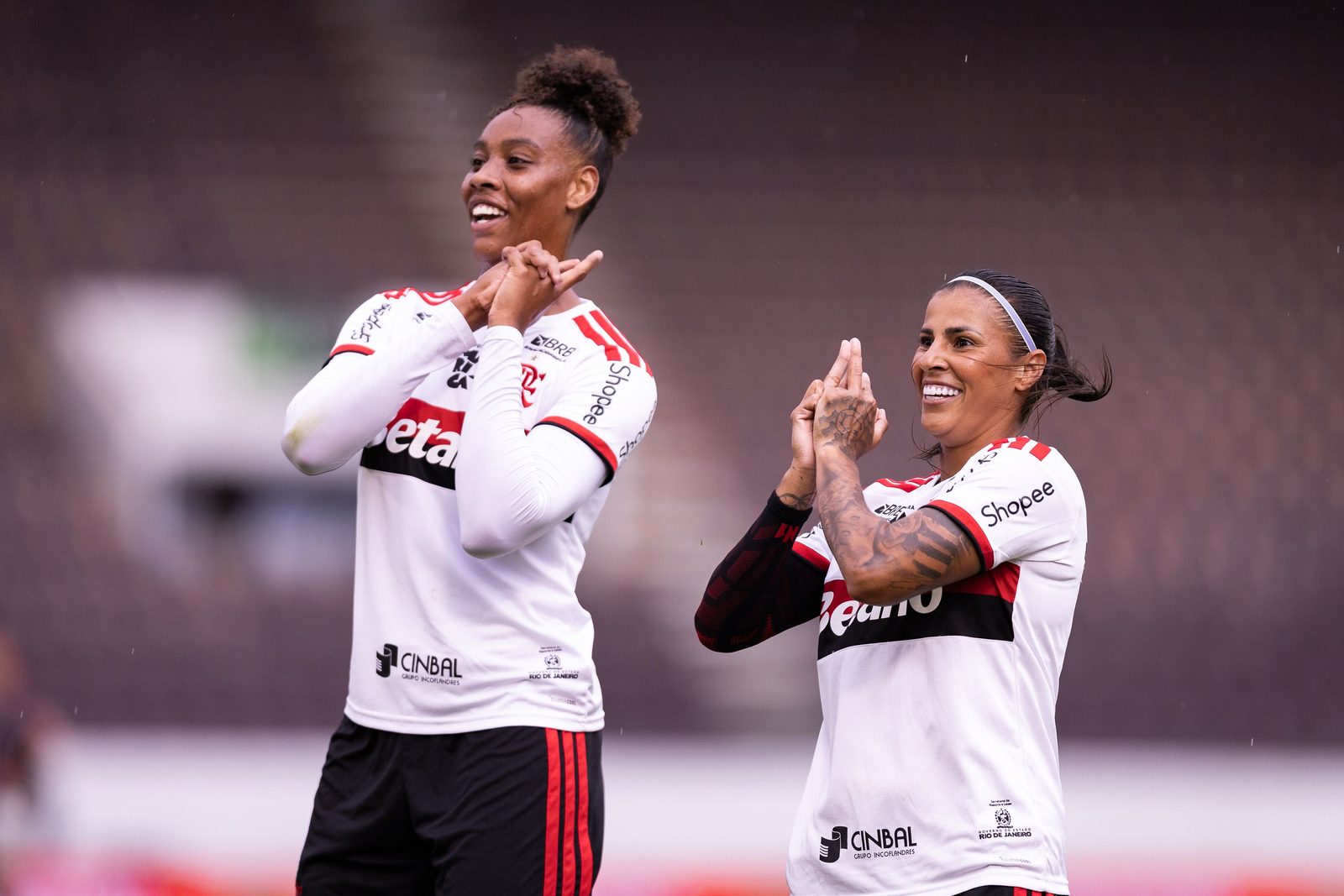 Atletas rubro-negras celebram gol na fase de mata-mata do Brasileirão Feminino