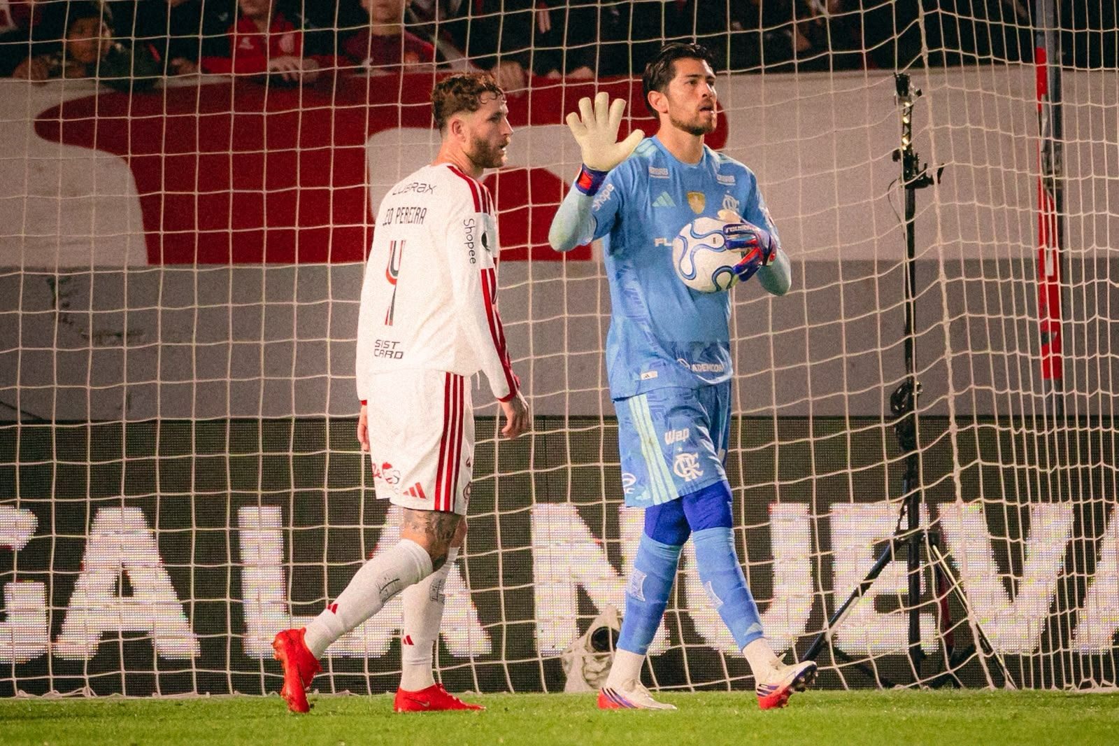 Rossi e Léo Pereira, destaques da defesa do Flamengo em La Plata
