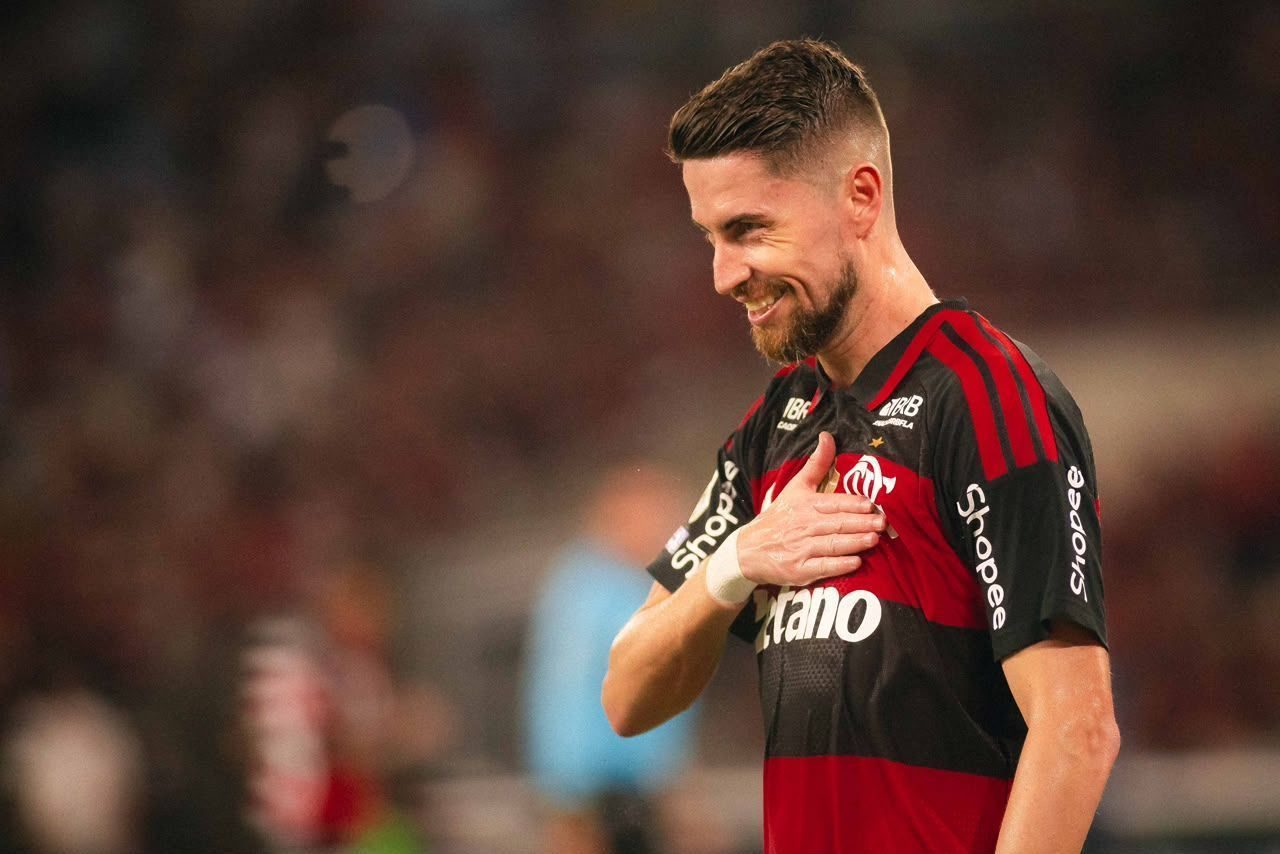 Jorginho, expulso em Santos, está suspenso para o Fla-Flu
