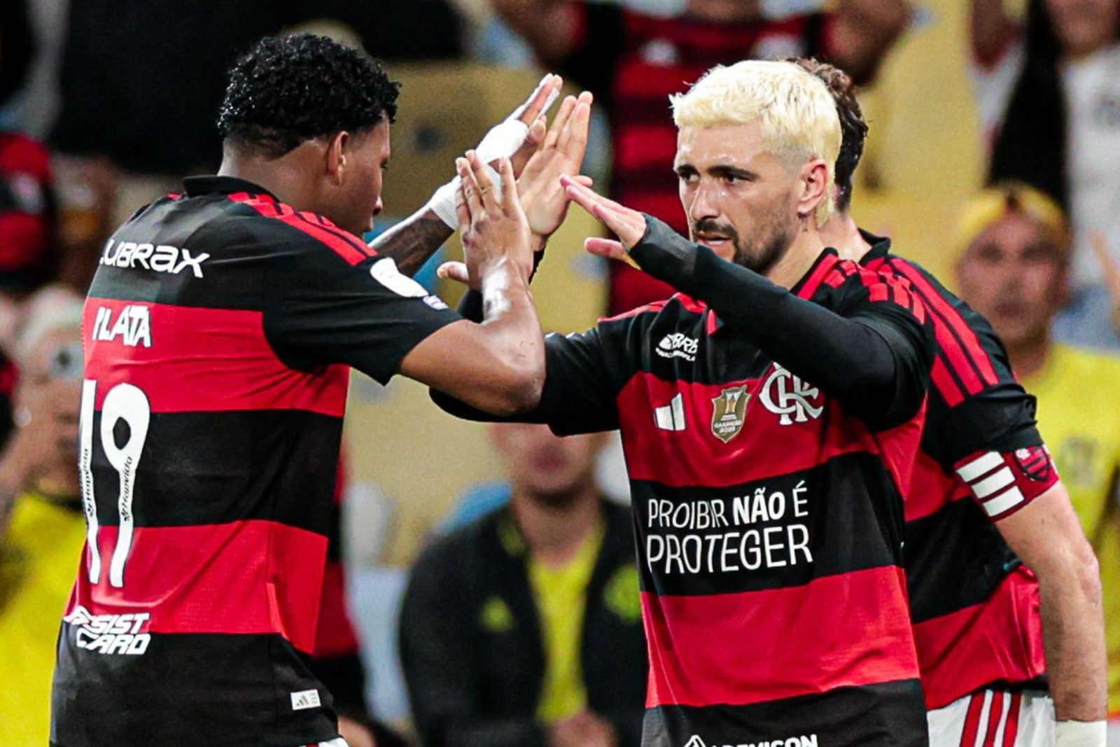 Arrascaeta e Plata, autores dos gols da virada no primeiro tempo