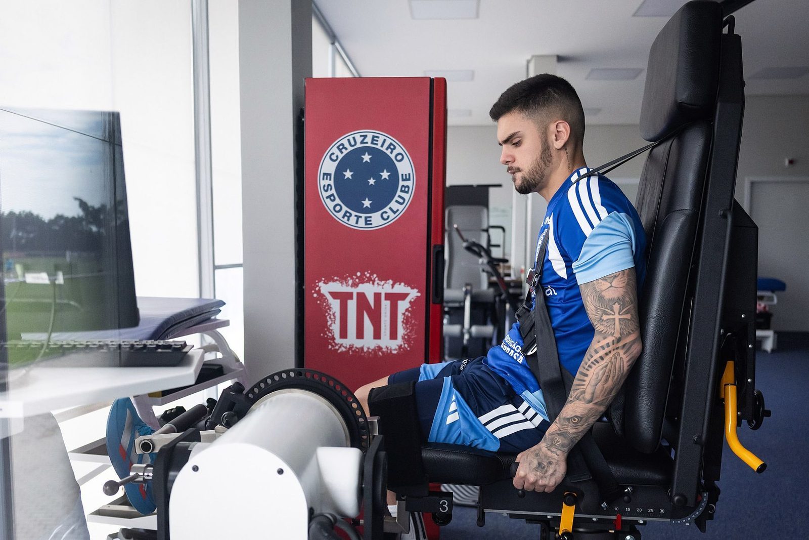 Gabriel Pec em trabalho de recuperação na Toca da Raposa II