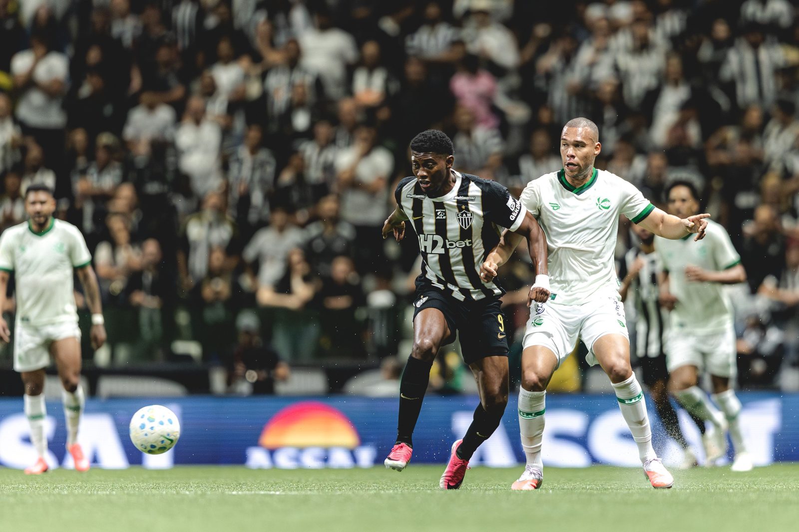 Cassierra em ação no empate sem gols entre Atlético e Juventude, na Arena MRV