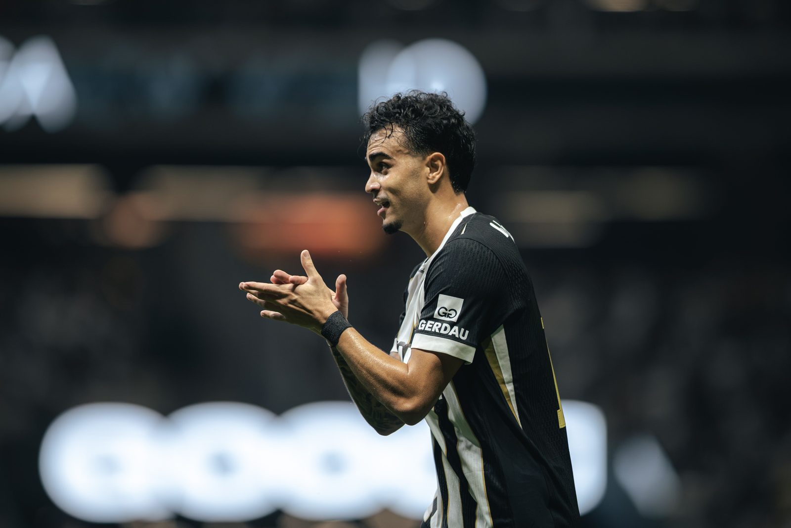 Reinier abriu o placar aos 36 minutos do primeiro tempo