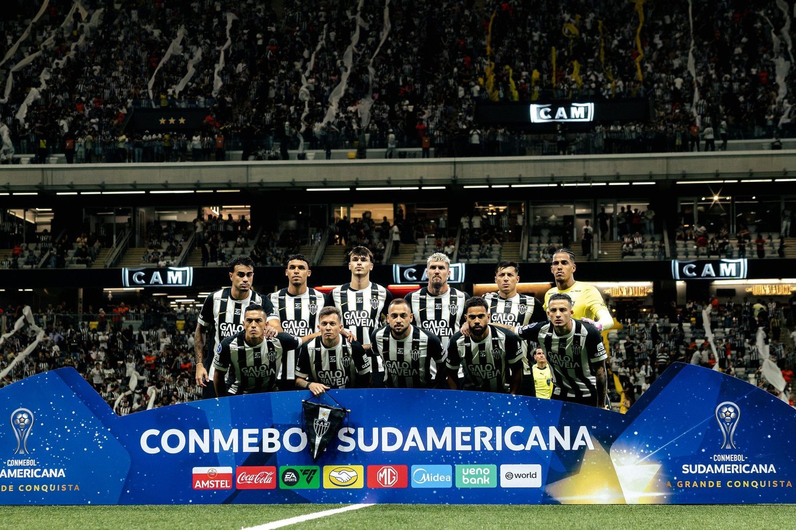 Time do Atlético perfilado na Arena MRV antes da semifinal