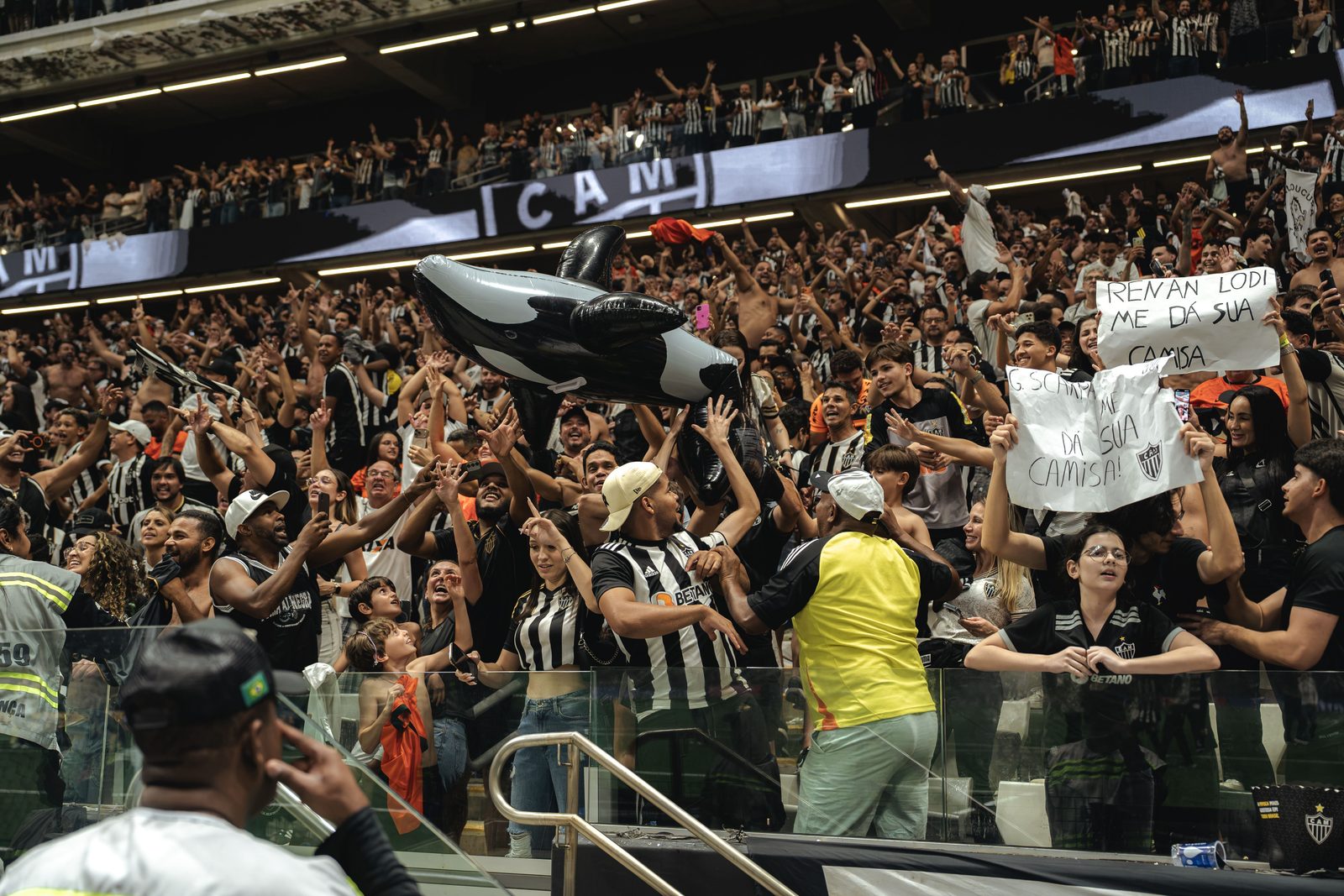 Torcida atleticana comemora na Arena MRV