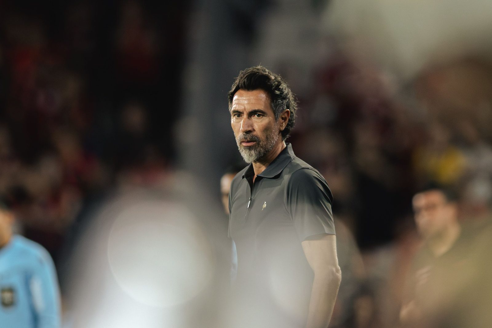 O técnico Eduardo Domínguez vai precisar remontar o time para enfrentar o Santos