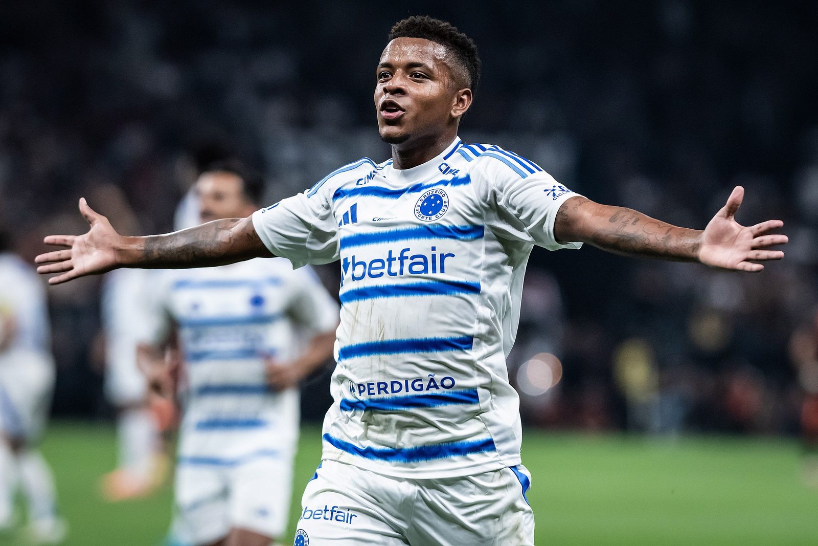 Arroyo celebra gol do Cruzeiro na Neo Química Arena, contra o Corinthians