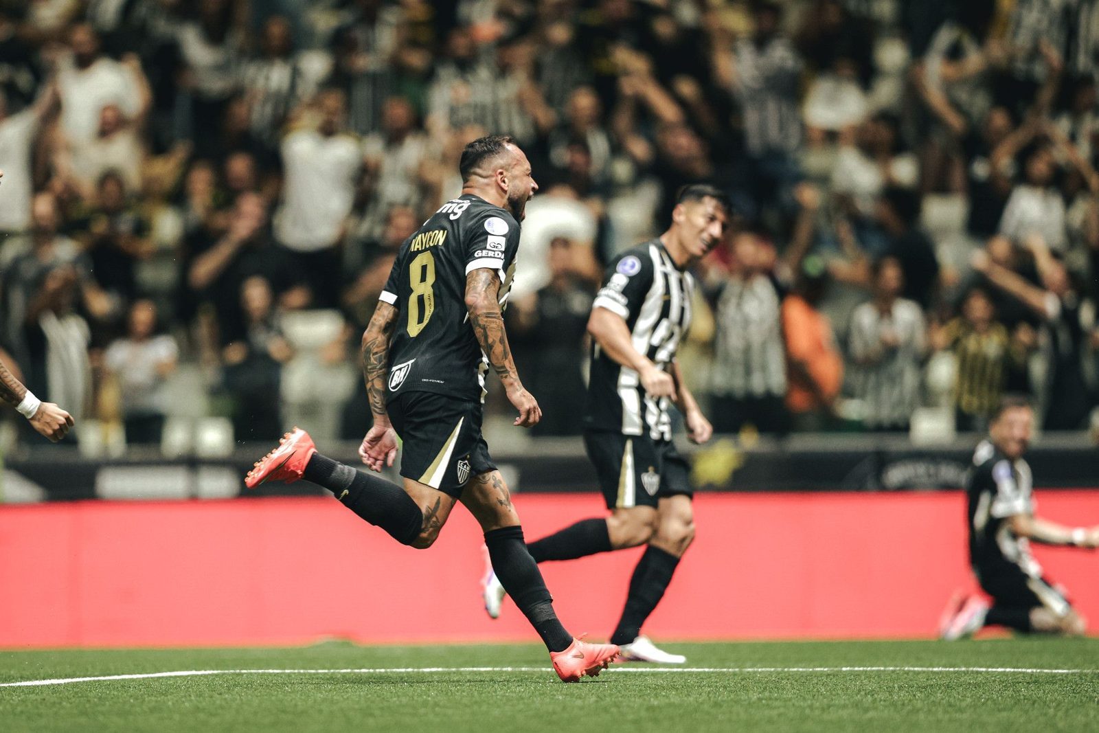 Maycon comemora gol pelo Atlético; volante se recuperou de fadiga muscular