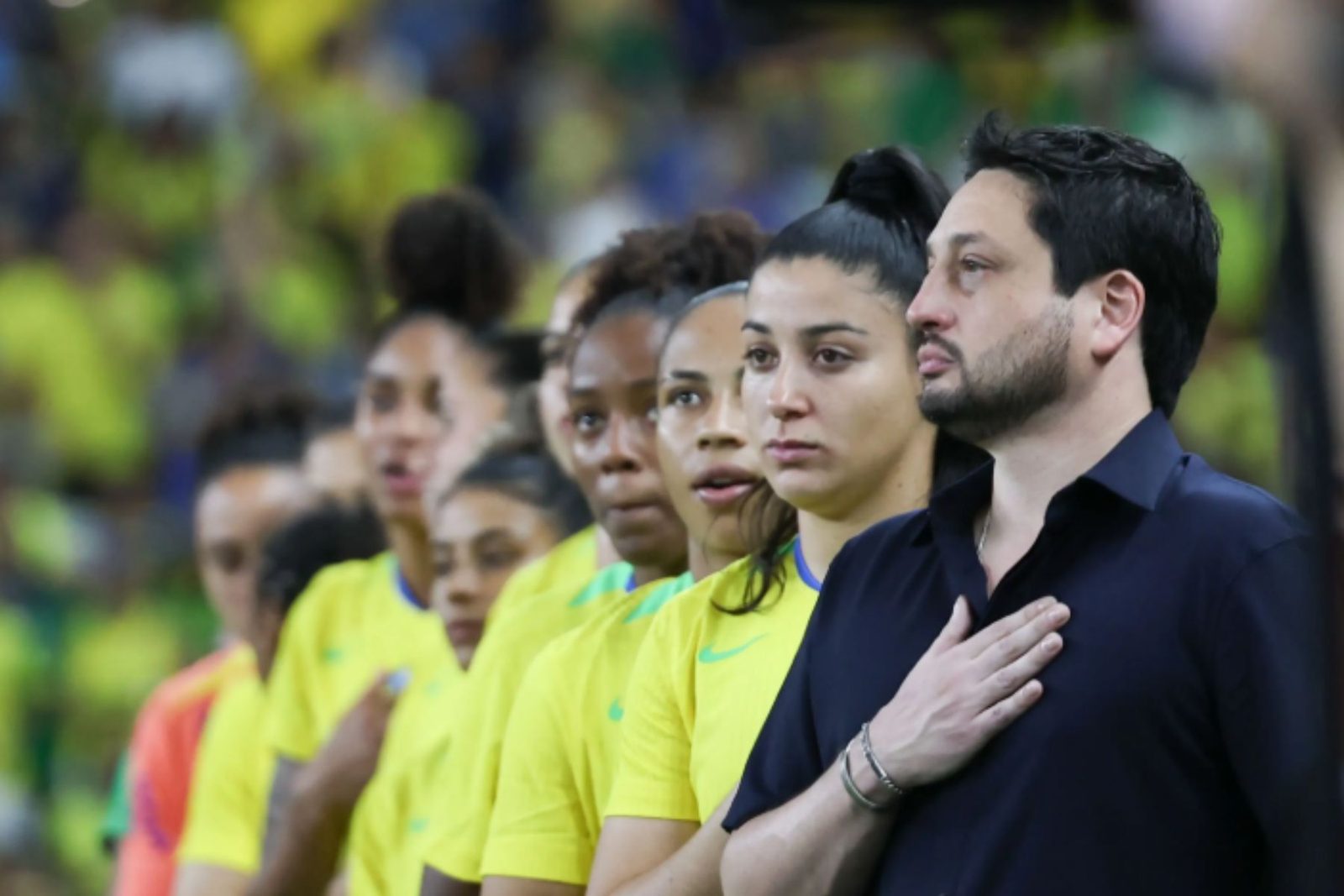 Arthur Elias, técnico da Seleção Brasileira feminina, chamou 28 jogadoras para os amistosos contra a Argentina