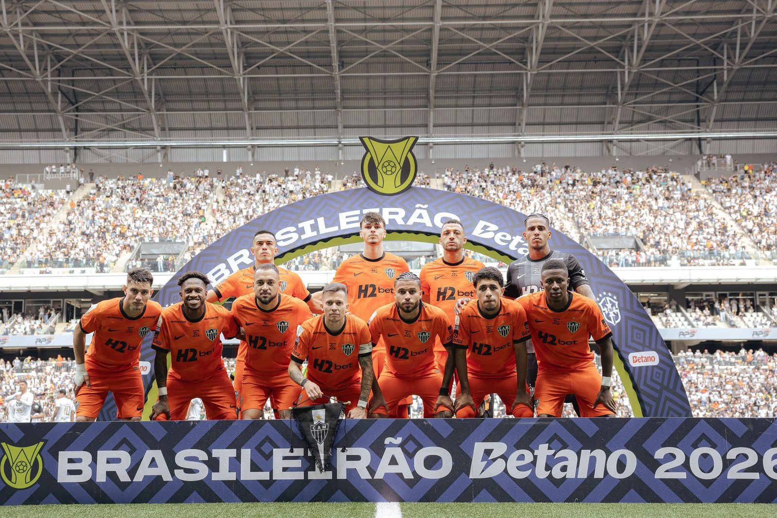 Time do Atlético perfilado na Arena MRV, palco do jogo com o Bragantino