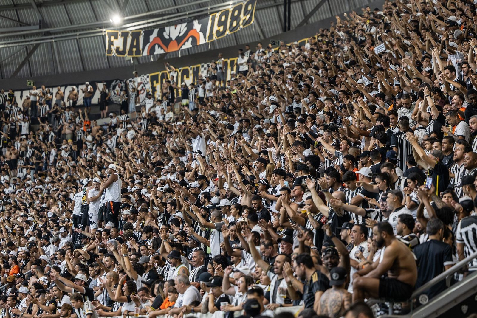 Torcida do Atlético na Arena MRV, palco do jogo contra o Coritiba