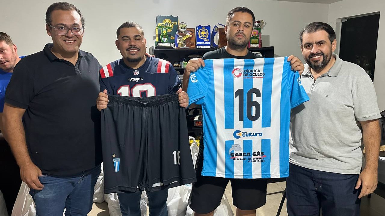 Mais um clube da Segunda Divisão recebe o jogo de uniformes na Secretaria de Esporte e Lazer. Foto: Rádio Cultura de Lavras