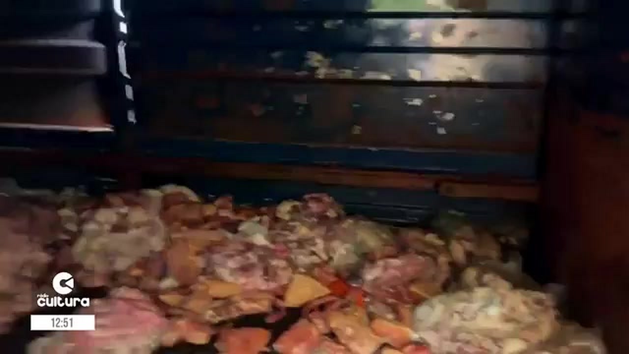 Caminhão com carne podre é retirado do bairro Água Limpa menos de 24 horas depois da denúncia